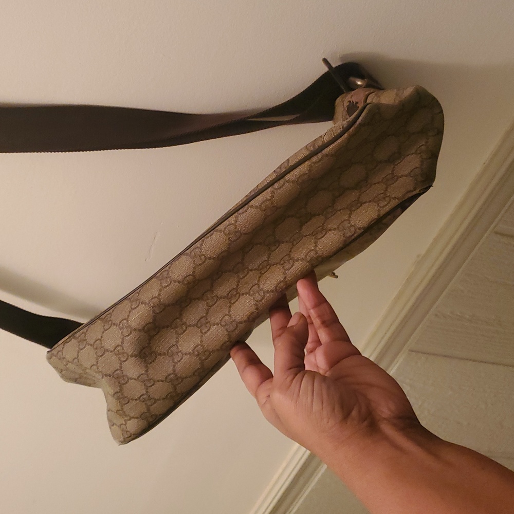 Authentic Large Gucci GG Supreme Crossbody Bag - Picture 16 of 16